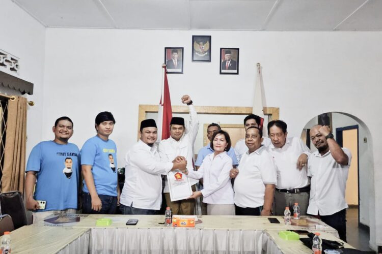 Partai gerindra sambut baik pencalonan fawer sihite sebagai wali kota pematangsiantar Tokoh pemuda di kota pematangsiantar, mengambil formulir pendaftaran untuk pencalonan fawer sihite, calon wali kota dari partai gerindra.