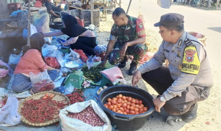 Kapolsek dan koramil kotarih sambangi pasar, pastikan harga sembako stabil Sinergi apik antara tni-polri terjalin di kotarih, sergai, dalam upaya memastikan keseimbangan harga sembako selama bulan suci ramadhan.