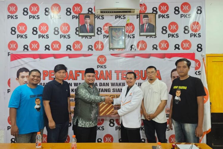 Fawer sihite mendaftar ke pks: tokoh muda fawer sihite bergabung dengan pks, siap memperebutkan kursi wali kota pematangsiantar.