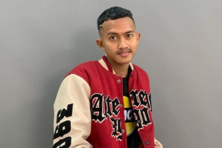Galih loss, dari tawa menuju penjara Galih loss, konten kreator tiktok yang kerap menyuguhkan konten parodi serta prank kepada para pengikutnya, ditetapkan jadi tersangka terkait dugaan penistaan agama.