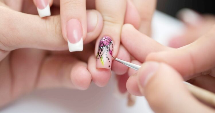 7 inspirasi desain nail art simple dan elegant