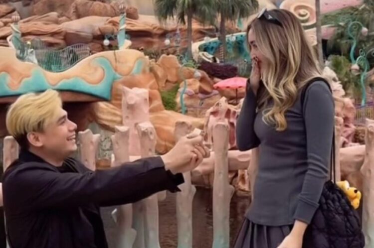 Ranty maria dilamar rayn wijaya di disney sea tokyo, mengungkap momen bahagia lewat instagram di hari ulang tahunnya Ranty maria dilamar rayn wijaya tepat saat dirinya ulang tahun ke-25. Rayn wijaya melamar ranty saat mereka liburan di jepang.
