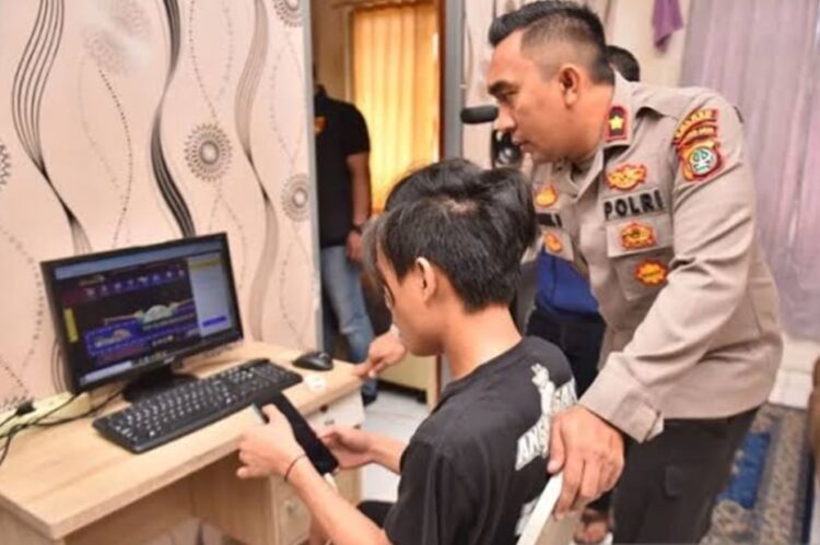 Mantan penjaga meja membongkar skema curang slot online: pemain tidak dibiarkan menang! Pengakuan mantan penjaga meja di industri perjudian online, membongkar praktik kotor dan skema curang game slot online.