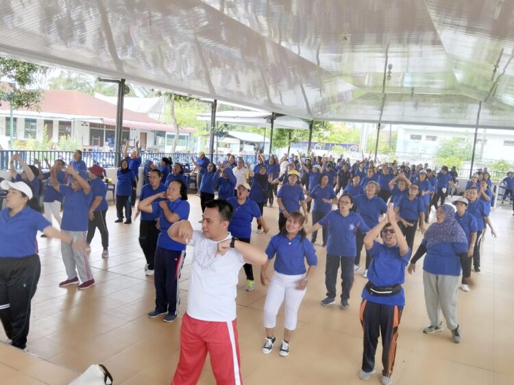 Senam bersama benny gusman sinaga, warga simalungun sampaikan aspirasi langsung Senam bersama benny gusman sinaga, warga simalungun sampaikan aspirasi langsung