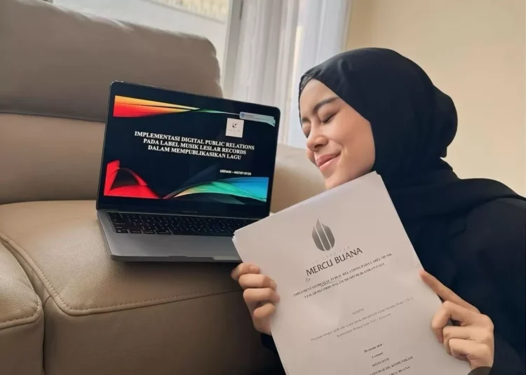 Akhirnya sidang proposal skripsi, lesti kejora mendapat ucapan selamat dari sejumlah selebriti Lesti kejora. (instagram: lestikejora)