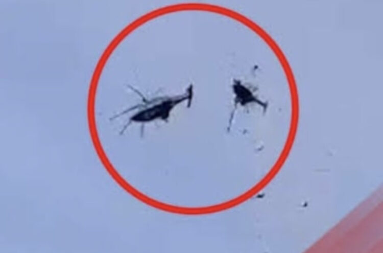 10 awak tewas akibat tabrakan helikopter militer malaysia Tabrakan helikopter militer malaysia di udara dalam sesi latihan jelang perayaan hut ke-90 tldm, tewaskan 10 awak pesawat.