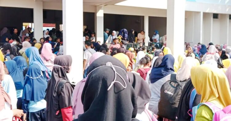 Kolam renang perum citra indah jonggol kelebihan kapasitas, pengunjung keluhkan pelayanan dan keamanan Kolam renang perum citra indah jonggol kelebihan kapasitas, pengunjung keluhkan pelayanan dan keamanan. Urgensi evaluasi jadi sorotan.