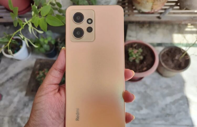Xiaomi gebrak pasar dengan varian baru dan diskon redmi note 12! Xiaomi memperkaya palet warna redmi note 12 dengan kehadiran varian sunrise gold dan memori 256 gb. Dengan spesifikasi kelas atas, ponsel ini kini hadir dengan penawaran harga spesial.
