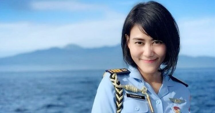 Sandhyca putrie, ajudan pribadi iriana jokowi pamit menikah