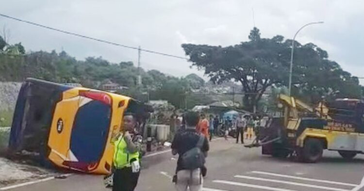 Ini suara mistis yang sering terdengar di tanjakan selarong sebelum terjadi kecelakaan Penasaran dengan misteri di balik banyaknya kecelakaan di puncak bogor? Ini suara mistis yang sering terdengar di tanjakan selarong sebelum terjadinya insiden.