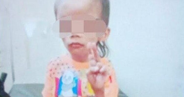Bocah 7 tahun di malang dianiaya keluarga sendiri, disundut rokok dan dicelupkan ke air panas Bocah 7 tahun di malang dianiaya keluarga sendiri, disundut rokok dan dicelupkan ke air panas. Publik geram, pelaku kini di tahanan polisi.