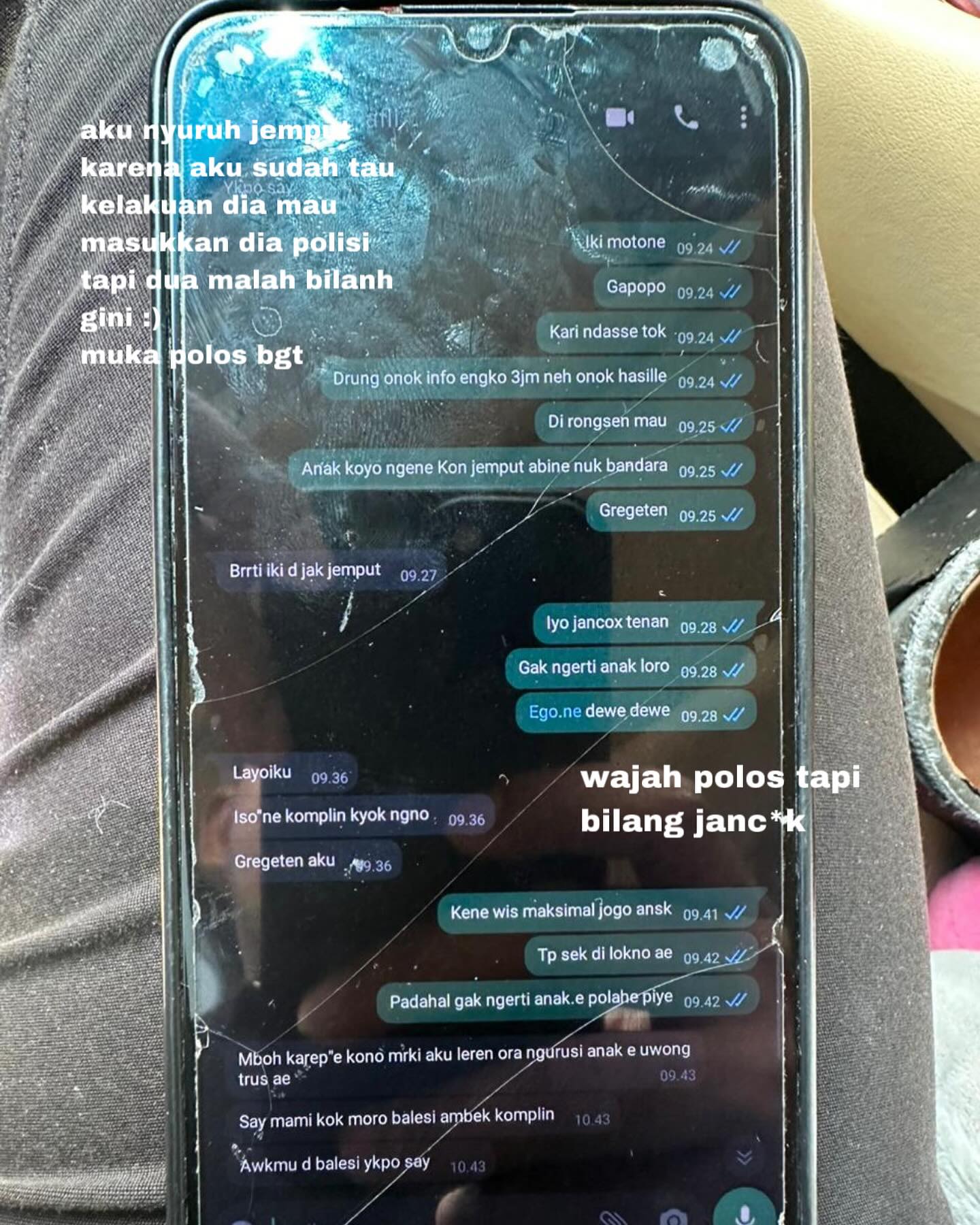 Suster yang lain tak tahu kalau I menganiaya Cana. Dari chat ini, I tampak kesal dengan Aghnia.