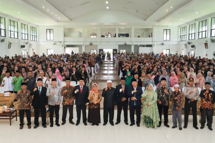 Man pematangsiantar cetak lulusan berkarakter: membangun generasi menuju indonesia emas 2045 Madrasah aliyah negeri atau man pematangsiantar meluluskan generasi terdidik berkarakter, berbekal ilmu dunia-akhirat menuju indonesia emas 2045.