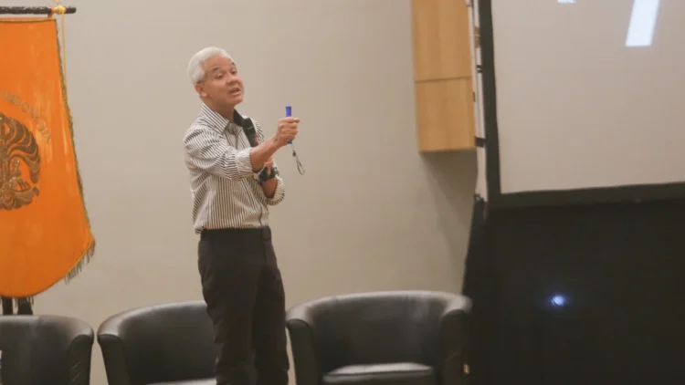 Ganjar pranowo blak-blakan soal tka china: kalau diusir, kamu bisa gantikan? Ganjar pranowo blak-blakan soal tka china: kalau diusir, kamu bisa gantikan?