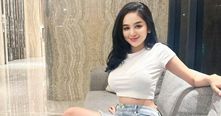 Hana hanifah ungkap serangkaian konflik dengan randy sebelum ajukan gugatan cerai Hana hanifah ungkap serangkaian konflik dengan randy yang melibatkan perselingkuhan, ancaman, dan ketidaktaatan pada ibunya setelah menikah.