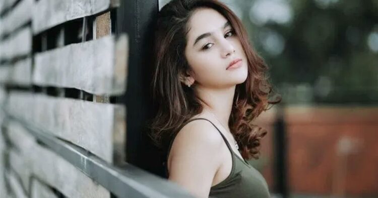 Segini harta kekayaan hana hanifah, selebgram cantik sebulan nikah langsung cerai Kekayaan hana hanifah mencengangkan: dari endorsement hingga pembelian porsche tunai. Namun, kehidupan pribadinya penuh drama.