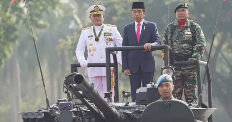 Dipimpin presiden jokowi, hut tni ke-78 di monas berlangsung megah dengan 4. 630 prajurit, 130 alutsista, serta atraksi udara memukau, menegaskan dedikasi tni bagi indonesia maju.