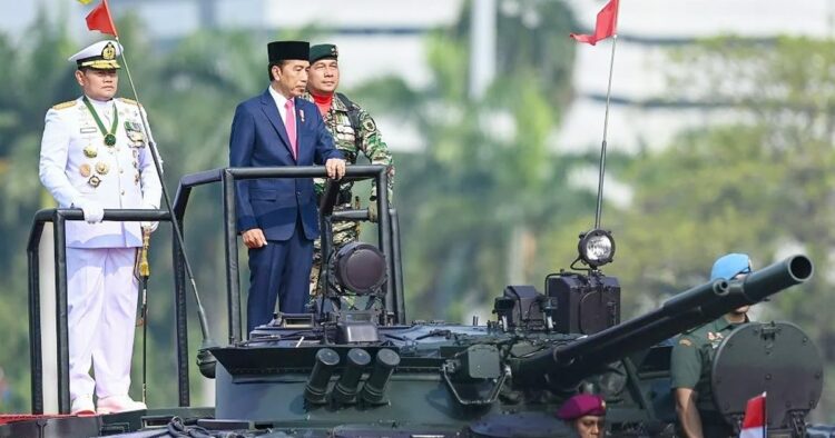 Monas bergetar, warga jakarta sambut megahnya hut tni ke-78 Monas dipenuhi antusiasme rakyat saat hut tni ke-78. Dari terjun payung, helikopter, hingga jet tempur, langit jakarta saksi kekuatan dan kebersamaan bangsa di pagi yang bersejarah.