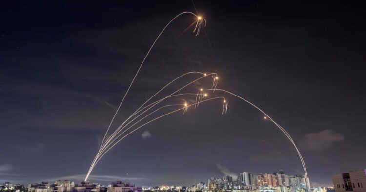 500 nyawa melayang dalam 24 jam akibat serangan hamas membuat israel terkejut. Ini adalah serangan besar-besaran dalam konflik sejak 50 tahun.