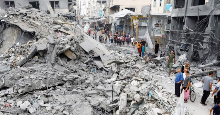 Hamas lontarkan ancaman eksekusi tawanan jika serangan israel tewaskan warga sipil Hamas lontarkan ancaman eksekusi tawanan sebagai respons terhadap serangan israel ke warga sipil. Konflik regional kembali memanas.