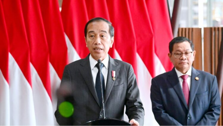 Jokowi resmikan pabrik katalis merah putih: langkah strategis indonesia menuju kemandirian industri kimia Presiden jokowi meresmikan pabrik katalis merah putih, simbol kemajuan industri kimia nasional. Inovasi ini menandai upaya indonesia untuk mengurangi ketergantungan impor dan mendukung transisi energi hijau.