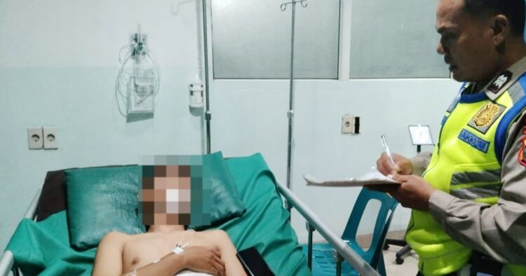 Kecelakaan lalu lintas di depan bank mayapada kota siantar melibatkan sepeda motor dan mobil toyota rush. Korban, glory girsang, mengalami luka serius dan dirawat di rs vita insani.