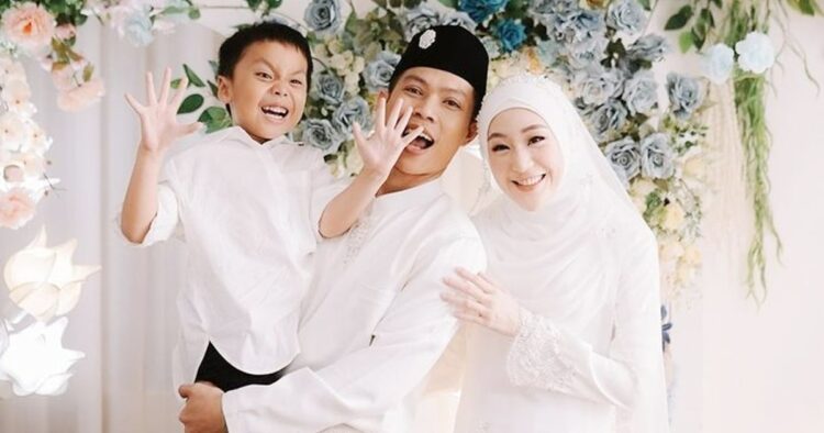 Netizen merasa terkejut dengan kemiripan antara wajah yusuf dengan ikram rosadi. Dalam sebuah pengakuan mengejutkan, larissa mengungkapkan bahwa saat pertama kali dikenalkan, ikram bahkan tidak tahu siapa dirinya.