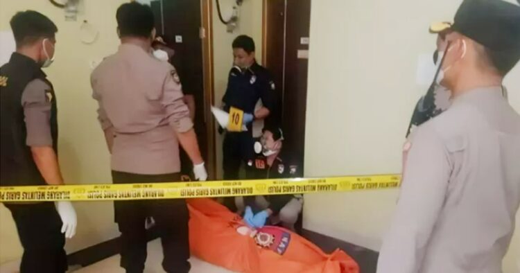 Mahasiswi di makassar terkunci tiga hari di kamar kos sebelum ditemukan meninggal Olivia chatrischa alik, seorang mahasiswi di makassar, ditemukan tewas dalam kamar kosnya. Kejadian yang penuh misteri ini menarik perhatian warga setempat dan menjadi sorotan.