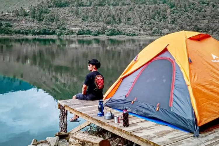 Berkemah, memancing dan menikmati alam jadi satu di fishing camp siarubung. (instagram @wisataalamsiarubung)