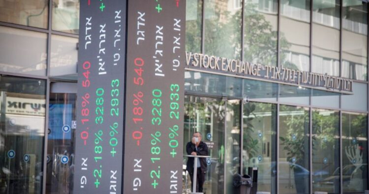 Pasar saham israel ambrol pasca-hujan roket hamas Pasar saham israel merosot tajam menyusul serangan hamas, menggoyang ekonomi dan menyentuh nilai terendah shekel di tahun ini.