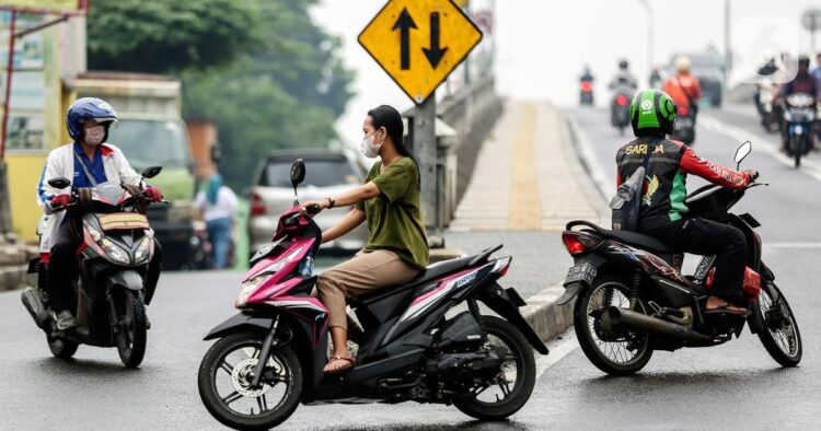 Polri kenalkan sistem poin: pelanggar berat, siap-siap sim dicabut! Polri revolusi metode tilang dengan sistem poin! Pelanggar berat, siap-siap sim dicabut. Kepatuhan jadi kunci dalam era tilang modern ini.