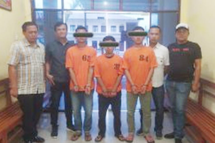 6 pelaku pengeroyokan alexander sinukaban ditangkap di tanah karo Ebt (22), js (24), dan rpb (18).
