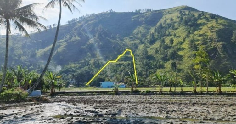 Struktur batuan piramida toba di danau toba terungkap? Arkeolog beberkan fakta ini... Arkeolog sumut, ketut wiradnyana, memberikan tanggapannya mengenai temuan yang disebut-sebut sebagai piramida toba di danau toba.