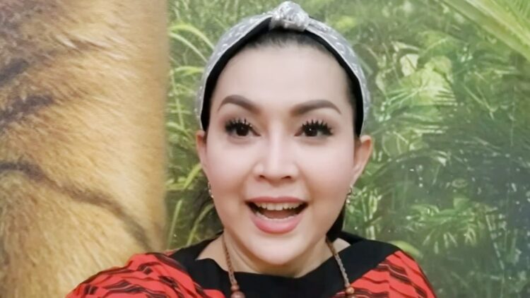 Eks presenter bedah rumah banting setir jadi dukun, kini bisa usir jin dan buka klinik Eks presenter bedah rumah banting setir jadi dukun