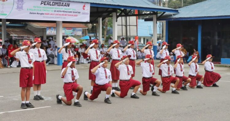 Polisi cilik dan pks antar sekolah meriahkan hut lantas ke-68 Satuan lalu lintas polres pematang siantar merayakan hari ulang tahun lalu lintas bhayangkara ke-68 dengan menggelar perlombaan pocil (polisi cilik) dan pks (pelajar keselamatan) antar sekolah.