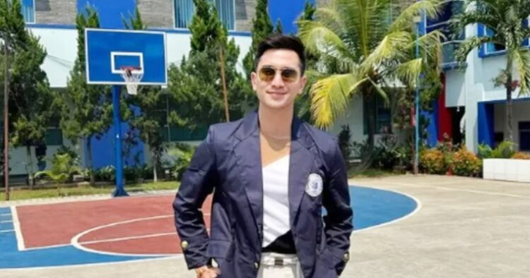 Vania athabina, adik dari aktor populer verrell bramasta, menjadi korban bullying fisik yang mengakibatkan cederanya mata.