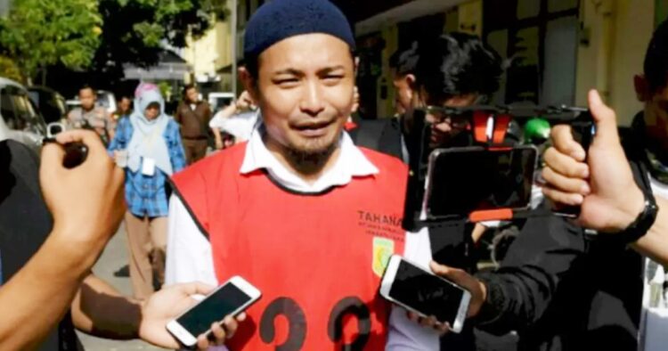 Penyanyi zul zivilia terbongkar menerima uang dari gembong narkoba, fredy pratama, meski berada di penjara. Bareskrim polri sedang menyelidiki.
