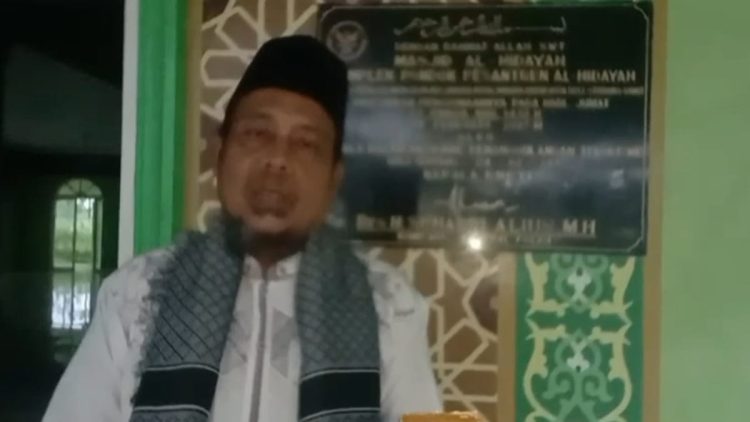 Ustaz khairul ghazali serukan persatuan di tengah banjir dan momentum akhir tahun Ustaz khairul ghazali serukan persatuan di tengah banjir dan momentum akhir tahun