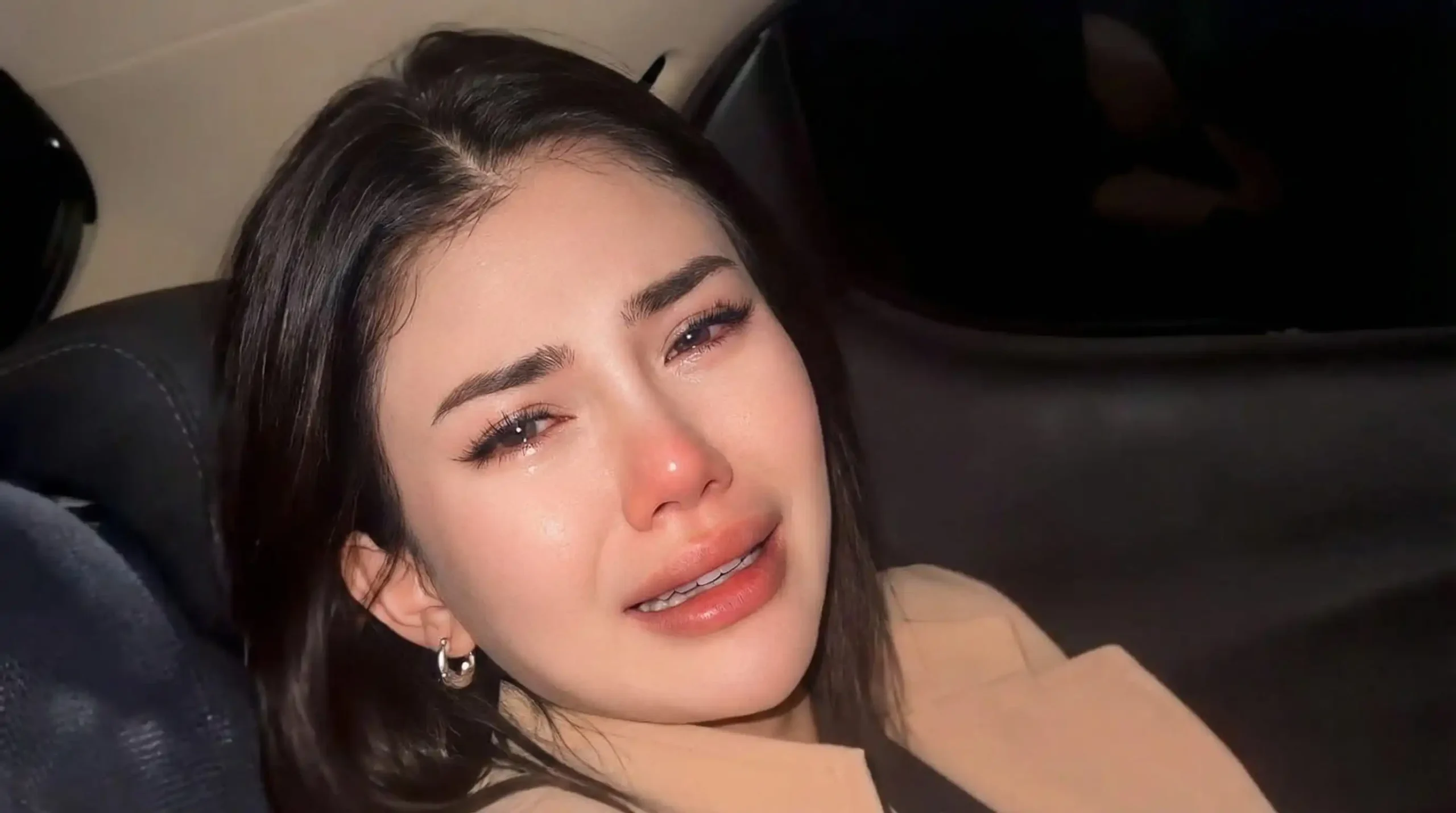 Viral! Wanita menangis histeris usai sadar dari mabuk, syok celana dalamnya hilang