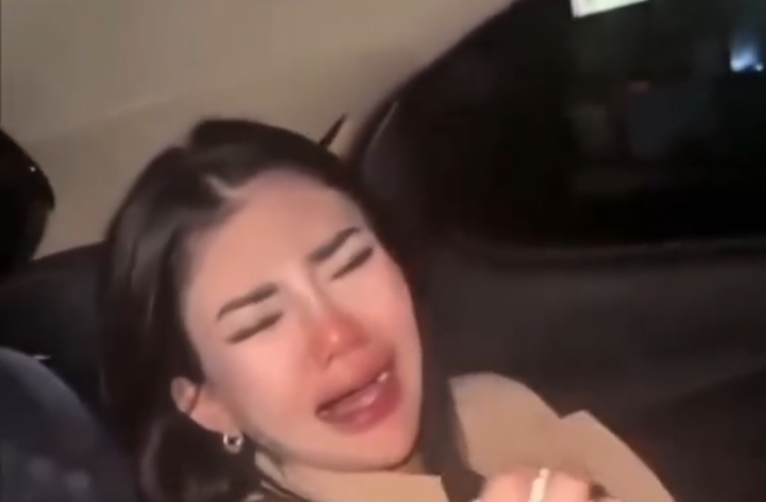 Sadar dari mabuk, wanita ini langsung histeris saat tahu celana dalamnya hilang, videonya viral Sadar dari mabuk, wanita ini langsung histeris saat tahu celana dalamnya hilang, videonya viral