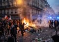 Prancis dilanda kerusuhan massal dan penjarahan merek mewah